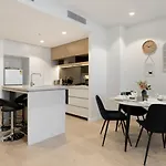 Luxurious 2br W River View