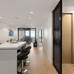 Luxurious 2br W River View