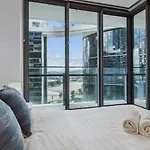 1 Bedroom Apartment In Queens Wharf