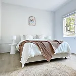 Apartment La Pague - Near Cbd - Parking - 2 Bedroom Retreat