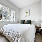 La Pague - Near Cbd - Parking - 2 Bedroom Retreat Apartment