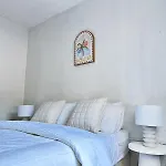 La Pague - Near Cbd - Parking - 2 Bedroom Retreat Apartment