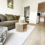 La Pague - Near Cbd - Parking - 2 Bedroom Retreat Apartment *