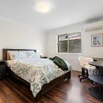 Cityside Retreat By Qeii & Qsac