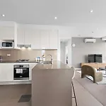 Altitude 2br - Stunning Views, Pool & Parking Brisbane