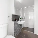 Altitude 2br - Stunning Views, Pool & Parking