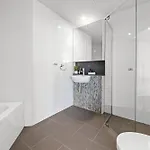 Apartment Altitude 2br - Stunning Views, Pool & Parking *