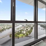 Altitude 2br - Stunning Views, Pool & Parking *