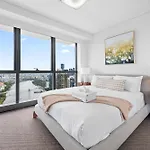 Apartment Altitude 2br - Stunning Views, Pool & Parking