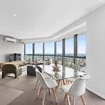 Altitude Suite 2Br - Stunning Views, Pool & Parking