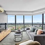 Altitude 2br - Stunning Views, Pool & Parking *