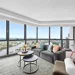 Altitude Suite 2Br - Stunning Views, Pool & Parking