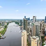 Apartment Altitude 2br - Stunning Views, Pool & Parking Brisbane