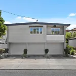 Spacious 3Br - Walk To Racecourse Rd And Portside!