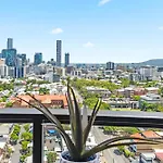 Modern 2Br With Stunning Views, Infinity Pool & Gym