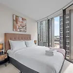 Spire - Stylish 2br - Pool, Parking & Views Apartment Brisbane