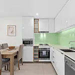 Bright & Spacious Apt With Pool, Parking =& Wi-Fi