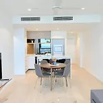 Stylish Riverfront 2Bed Apt With Pool At Queens Wharf