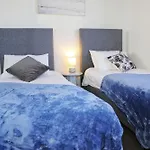 Modern 2Br At A Prime Location With Balcony