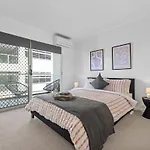 Hipster Loft - 1bed-study-1bath-balconies-1car Brisbane