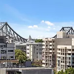 Stylish 2Br With Huge Gym, Infinity Pool And Parking