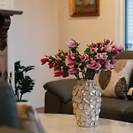 A/c Throughout In Brisbane's Trendiest Suburb Holiday home Brisbane
