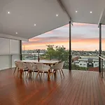 A/c Throughout In Brisbane's Trendiest Suburb * Brisbane