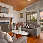 A/c Throughout In Brisbane's Trendiest Suburb * Brisbane