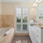 A/c Throughout In Brisbane's Trendiest Suburb Brisbane