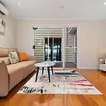 A/c Throughout In Brisbane's Trendiest Suburb * Brisbane