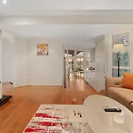 Holiday home A/c Throughout In Brisbane's Trendiest Suburb