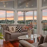 A/c Throughout In Brisbane's Trendiest Suburb Brisbane