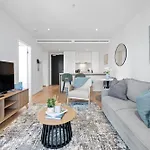 Apartment Stylish Valley With Pool, Huge Gym And Study Desk!