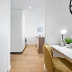 Apartment Stylish Valley With Pool, Huge Gym And Study Desk!