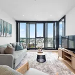 Apartment Stylish Valley With Pool, Huge Gym And Study Desk! *