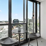 Stylish Valley With Pool, Huge Gym And Study Desk! Apartment Brisbane