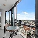 Valley Pad With City And Mountain Views And Infinity Pool