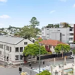 Bright Apt With Car Park - 200M From Main Hub