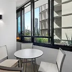 Apartment Valley Pad With Infinity Pool, Gym And Office! Brisbane