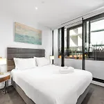 Valley Pad With Infinity Pool, Gym And Office! Brisbane