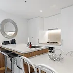 Apartment Valley Pad With Infinity Pool, Gym And Office! Brisbane