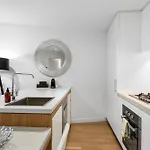 Valley Pad With Infinity Pool, Gym And Office! Apartment Brisbane