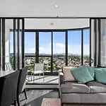 Mountain View Apt With Infinity Pool, Gym And Car Park