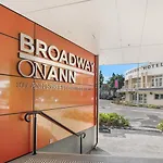 Modern 1Br Apt With Parking And Study Desk!