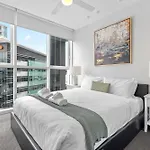 Modern 1Br Apt With Parking And Study Desk!