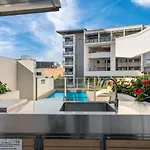 Apartment Modern And Stylish With Large Balcony And Parking! Brisbane