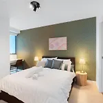 Modern And Stylish Apt With Large Balcony And Parking!