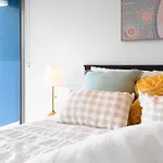 Modern And Stylish With Large Balcony And Parking! * Brisbane