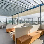 Modern And Stylish With Large Balcony And Parking! * Brisbane