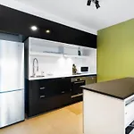 Apartment Modern And Stylish With Large Balcony And Parking! Brisbane